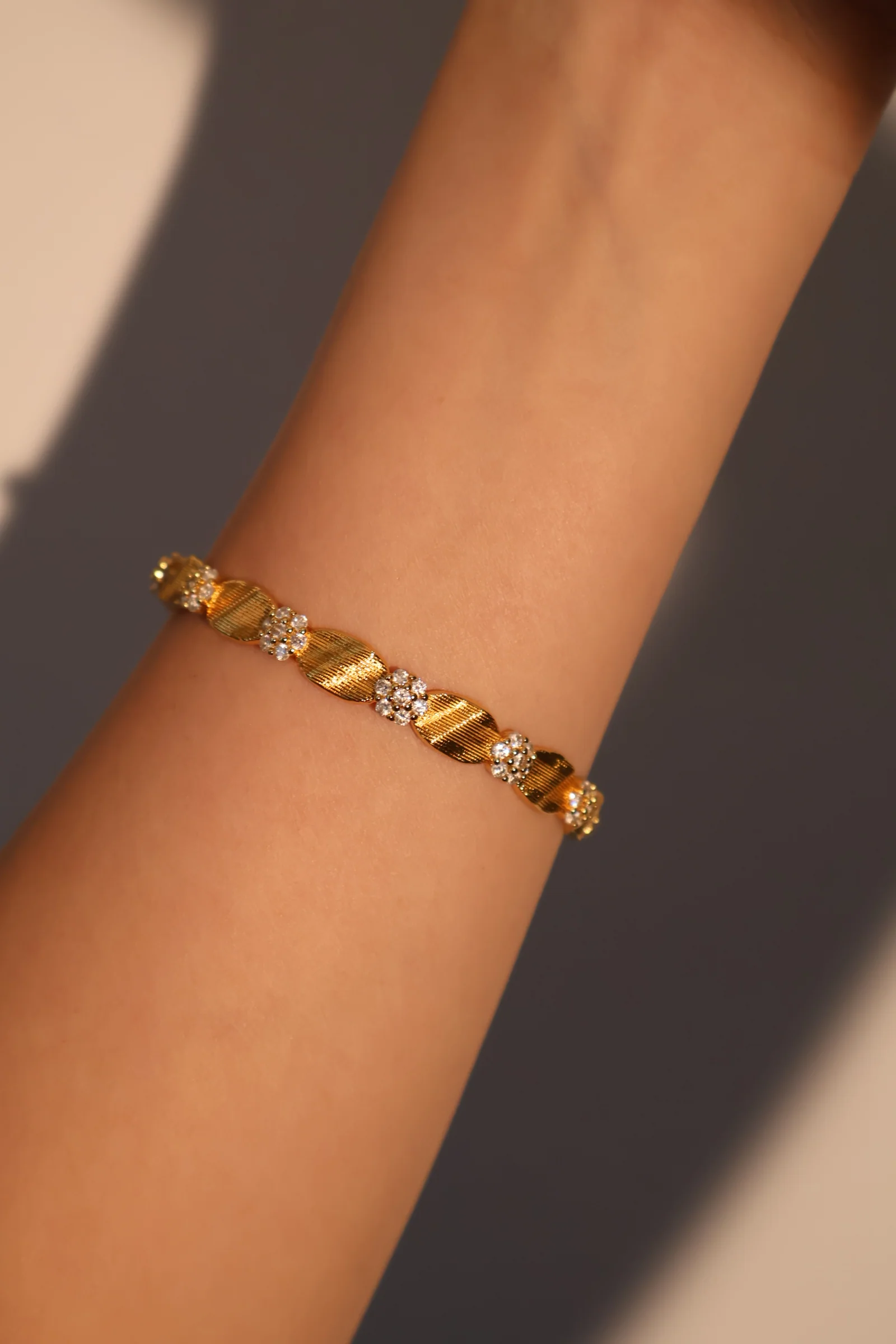 20K Real Gold Plated Diamond Flower Bracelet - Image 5