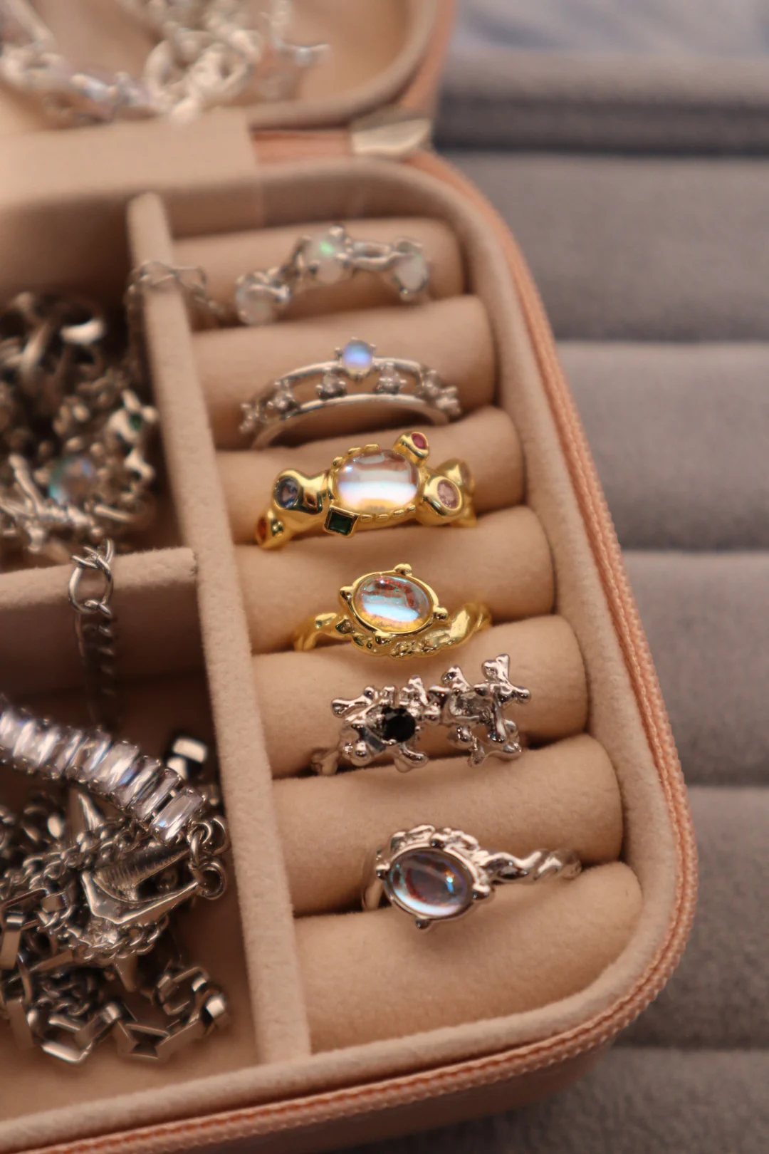 Black Gem Blossom Ring - Image 4