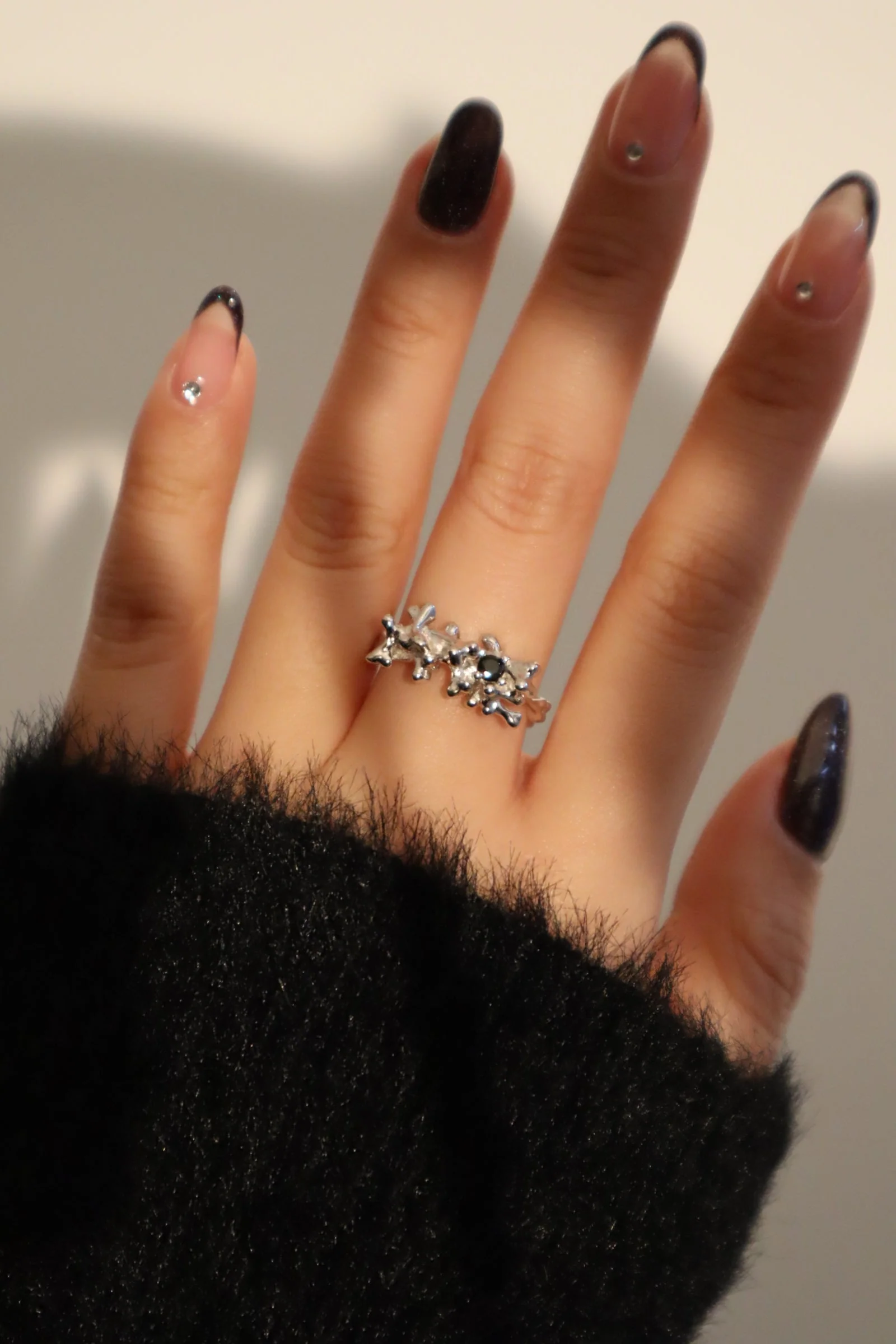 Black Gem Blossom Ring - Image 9