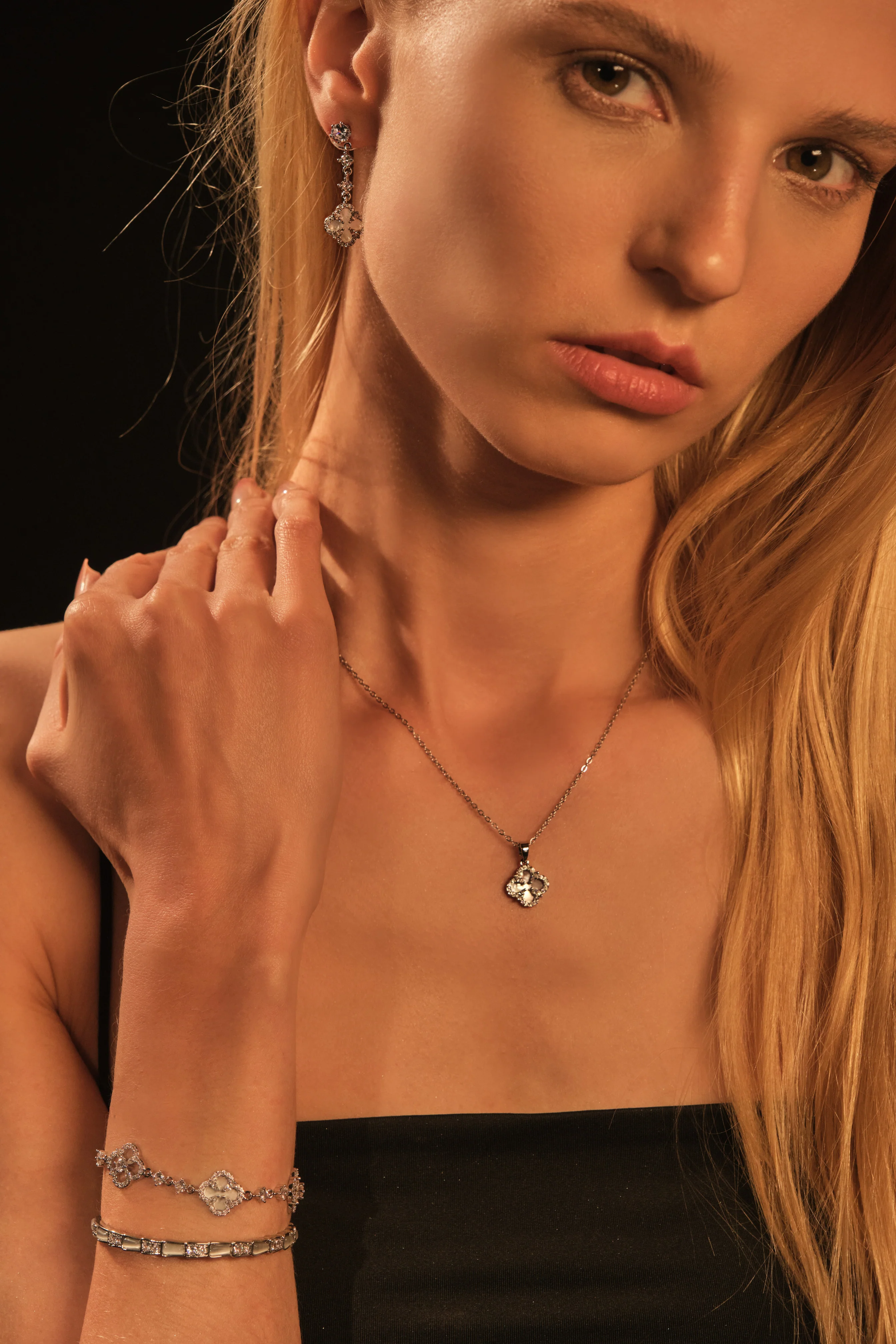 Palladium White Gold Plated Lucky Leaf Shell Pearls Bracelet - Image 7